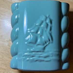 Vintage (1940s) Abington clipper ship vase.